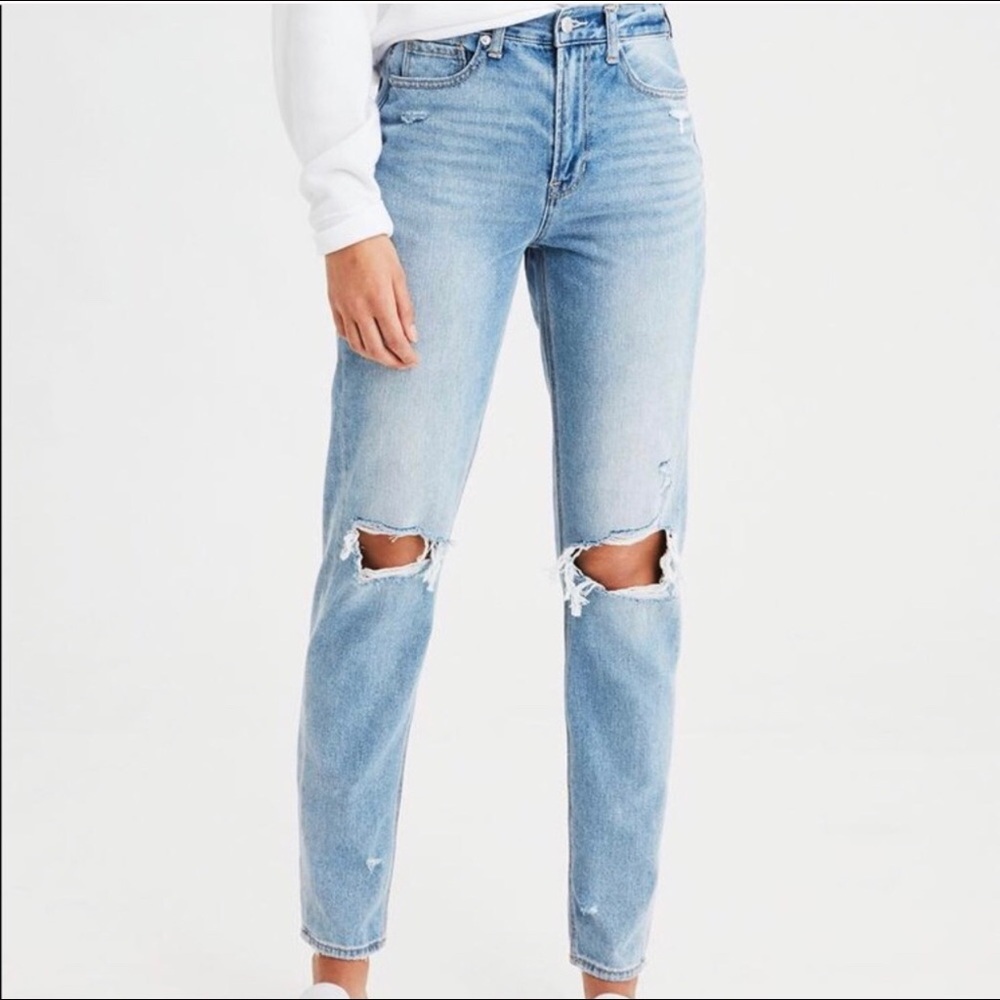 AEO High Waisted Mom Jeans 👖